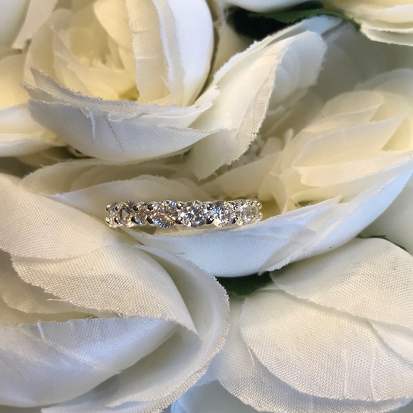 ✨Silver Crystal Cubic Zirconia All Around Ring - Picture 6 of 8